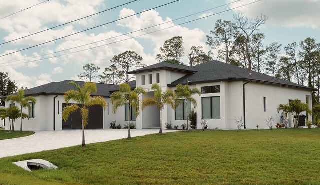 Luxurious Retreat 3-4BR House, Florida Gulf Coast Beaches, Mineral Springs
