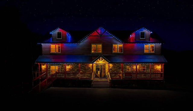Luxury 15BR Cabin w/Indoor Pool, Theater, Hot Tubs, Sleeps 64 Guests