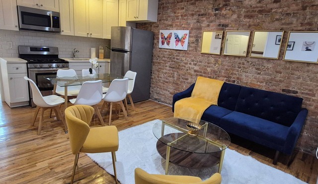 Luxury 1BR Apartment in Bed-Stuy Brownstone with a Private Backyard