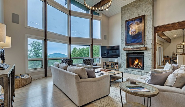 Luxury 4 BR Mountain Retreat With 3 King Suites-Sleeps 13