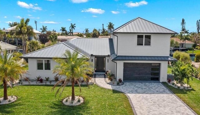 Luxury 5BR Gulf-Access Home Walk to Beach or Private Beach Parking!