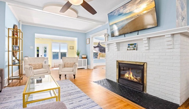 Luxury 6BR Beach Home, Sleeps 16 – 1.5 Blks to Beach