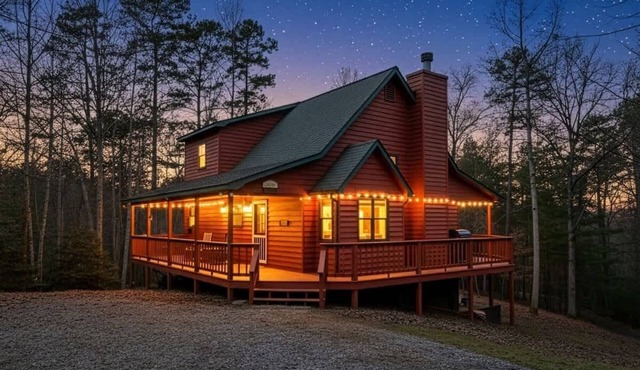 Luxury Cabin w/New Spa, Game Room & Firepit