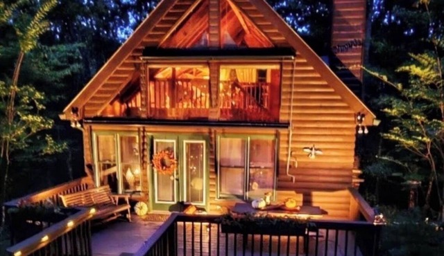 Luxury Chalet Near Helen Hot Tub, Fire Pit, Pool Table, Hammock & Creek