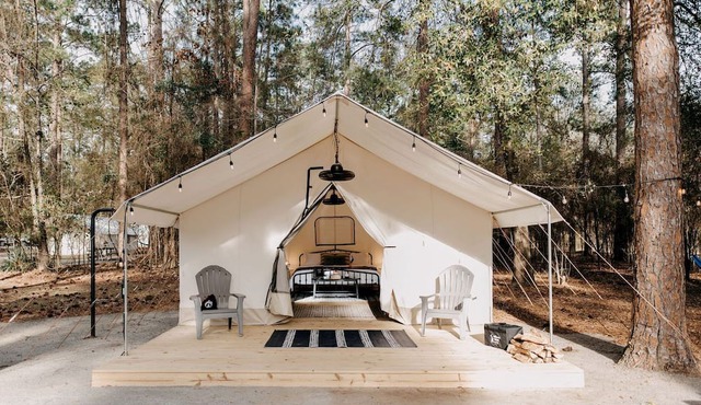 Luxury Glamping by Lake Blackshear: Cozy Safari Tent in Cordele, Georgia