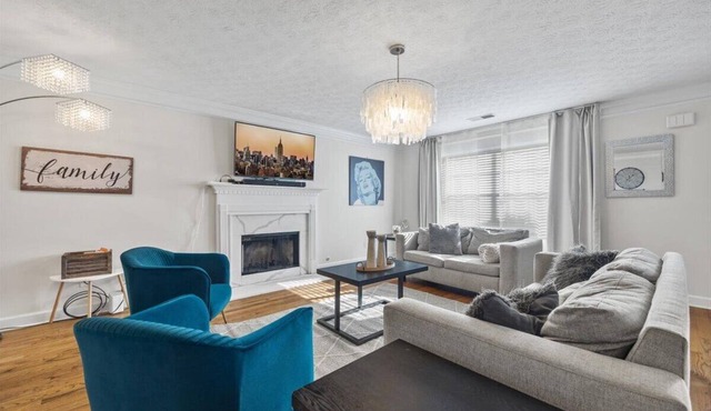 Luxury Home , 6 Bedrooms, Sleeps 18+