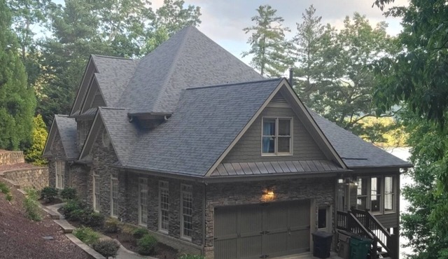 Luxury Lakefront Lodge in Gated Community