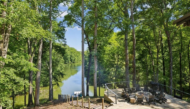 Luxury Lakehouse on Tims Ford Lake in Secluded Cove with Private Dock.