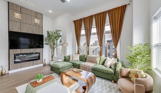Luxury Rooftop Retreat Near NYC EWR MetLife