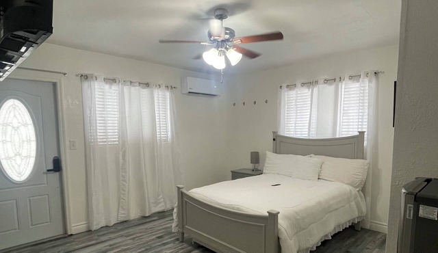 Luxury Studio with Private Entrance Near Hard Rock Stadium.