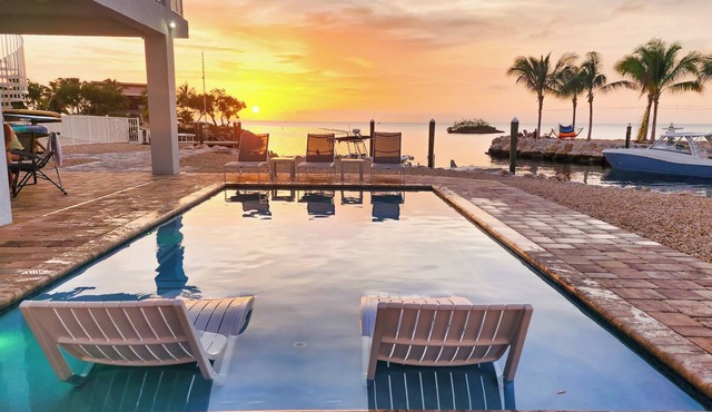 Luxury Waterfront Estate—Pool, Spa, Game Lounge, 2 Docks & Ramp Access—Gulfside