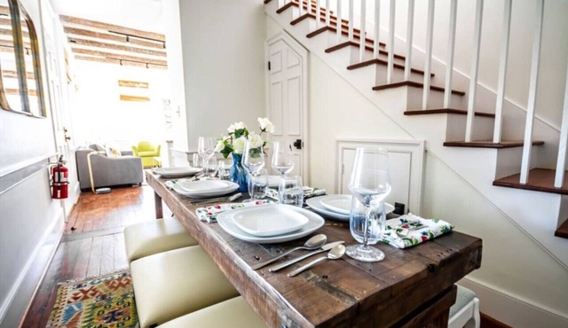 M3 at Saint Philip Square, One Block to King, Cozy Haven Perfect for Groups