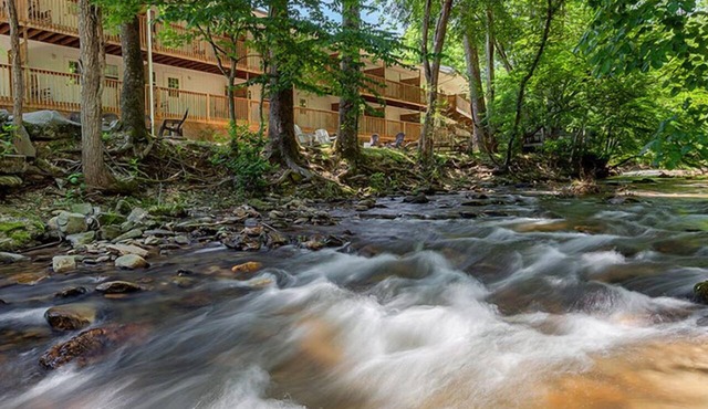 Maggie Valley Creekside Lodge