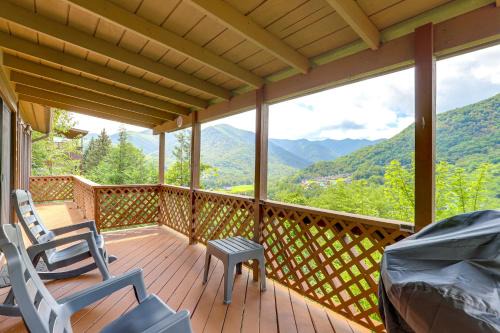 Maggie Valley Mountain Escape w/Fireplace & Deck!