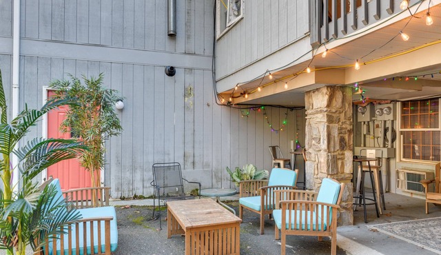 Maggie Valley Studio: 6 Mi to Cataloochee Ski Area