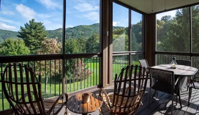 Maggie’s Hideaway - Mountain and Fairway view