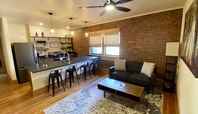 Main Street Retreats 104 Cozy, New Downtown Apt. 104
