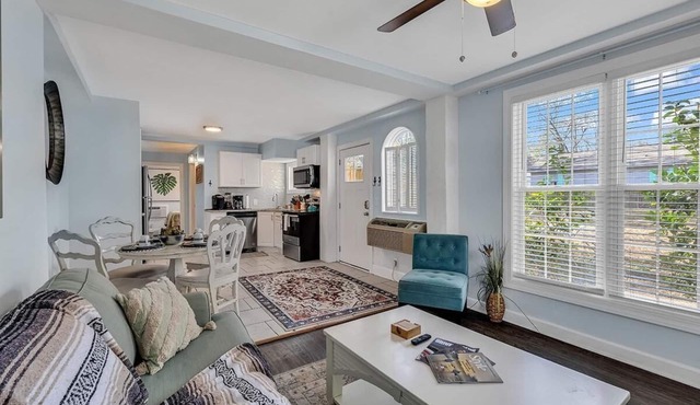 Marsh Estate: 3-Units + Theater Room! Putting!