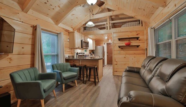 Martha Tiny Cabin at Lookout Close to Downtown