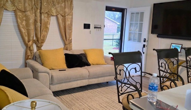 Marvelous 3-bedroom house with AC in charming Georgetown