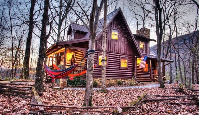 Massive Cabin in the woods/6 miles from Helen