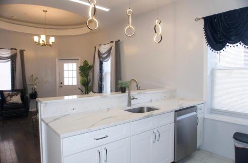 Master room w private bathroom 23