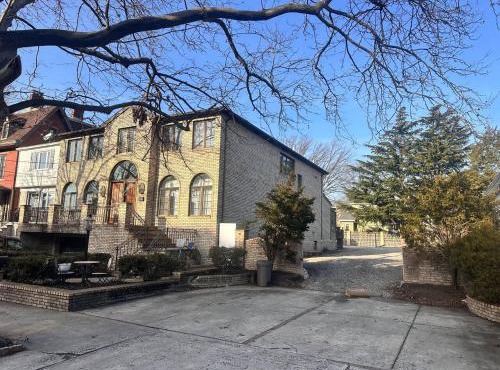 Mega Mansion! 6BR-3.5BA | NYC | MetLife | Parking