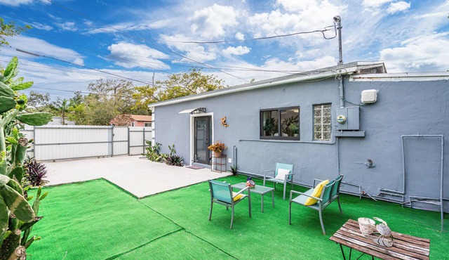 Miami home just 26 minutes to Hard Rock Stadium, Sleeps 8 + 4 Parking spots,