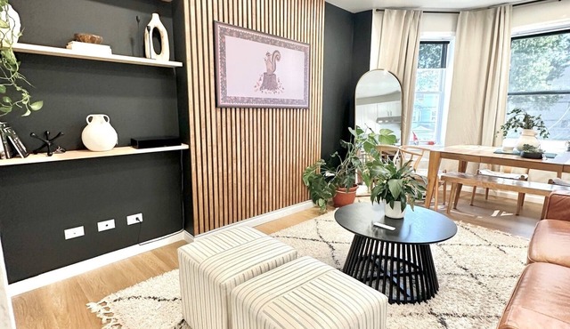 Mid-century Modern 2-bedroom apartment with Central AC