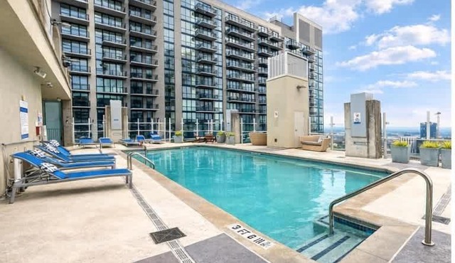 Midtown Atlanta 1BR Skyline Balcony Corner Suite by Piedmont Park LuxePad