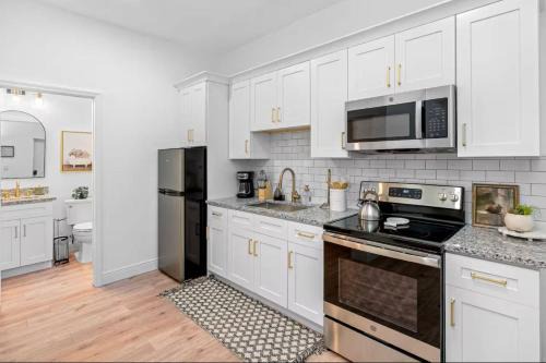 Midtown Retreat - Right Unit