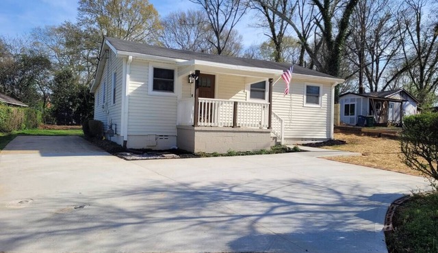 Minutes from Mama's Boy, 2 Bed/1 bth house close to Downtown,UGA & Firefly Trail