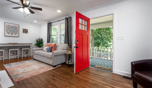 MLB Season in Atlanta. Minutes Away From Truist Park at This Cozy, Charming Home