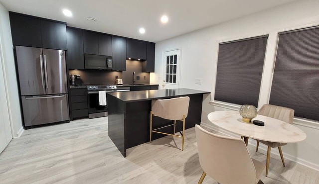 Modern 2-bedroom condo near USC and Fort Jackson