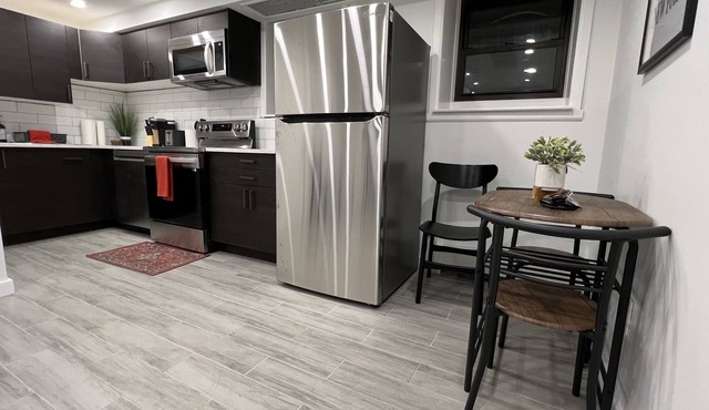 Modern 2 BR Apt Perfect For Traveling Professionals