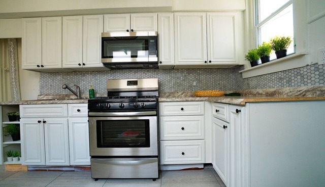 Modern 2BD/1BA Cottage, Steps from Beach+Caesars
