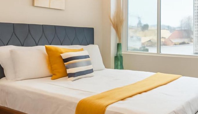 Modern 2BR2BA Sleeps 4 WD Fast WiFiWorkspace