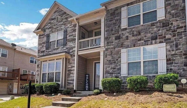 Modern 3-bedroom townhome minutes away from Atlanta International Airport