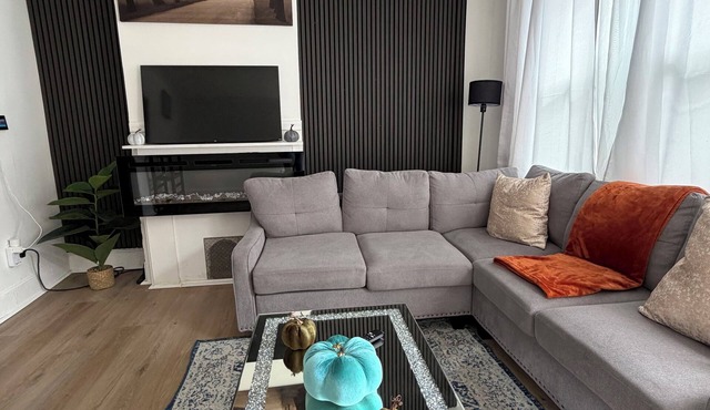 Modern 3BR Retreat Minutes to Stadiums, Center City & Temple