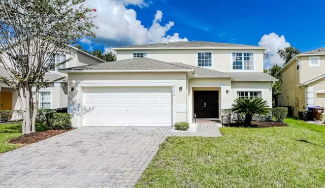 Modern 5-Bedroom Villa with secluded Pool & Games Room only 10 miles from Disney