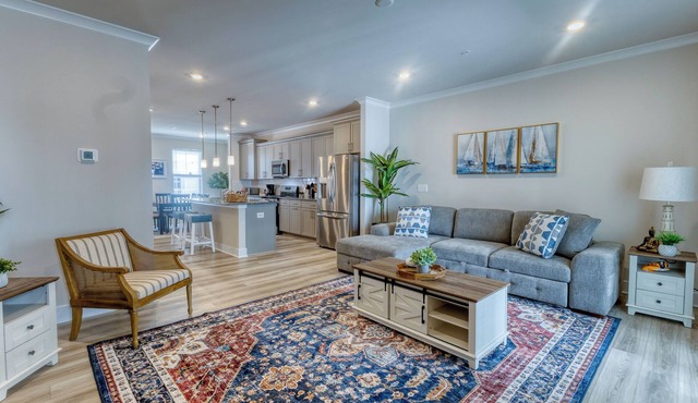Modern Beachside luxury, Baby-Friendly, Pool, Garage, Ensuite - Sleeps 10