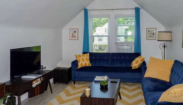 Modern-Chic Apartment < 1 Mi to Downtown Montclair