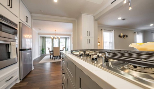 Modern Fully Reno Home in E-Mem