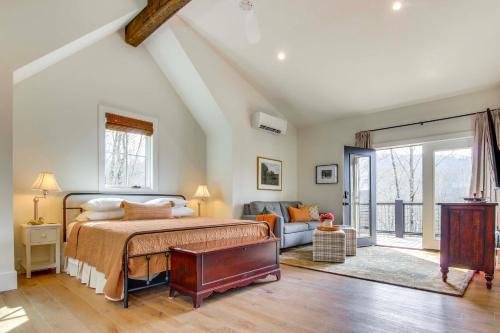 Modern Mtn Retreat w/Deck & Views in Glenville!