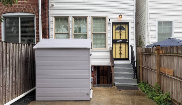 Modern Private Suite Near Capitol Hill & RFK. private entrance