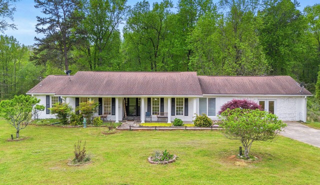 Modern Rancher on Lake Lanier in Gainesville