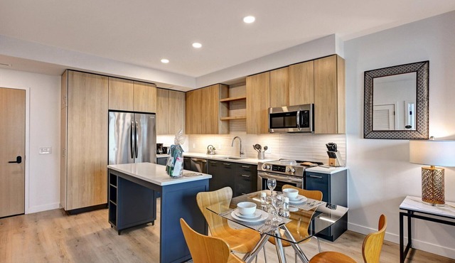 Modern, Stocked Kitchen 1BR w. In unit Laundry