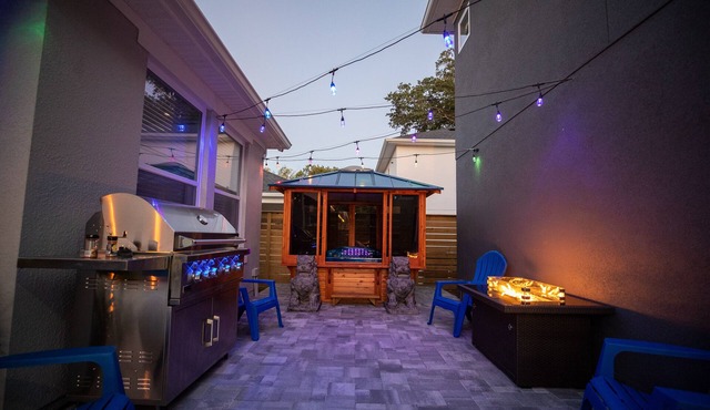 Modern Zen + Downtown Orlando +Hot Tub + Grill + Movie Room + Patio + Aquarium