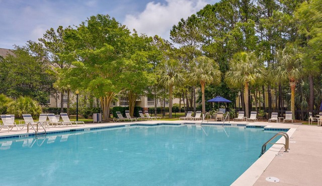 Mount Pleasant Condo w/Pool & Bikes: Near Beach!