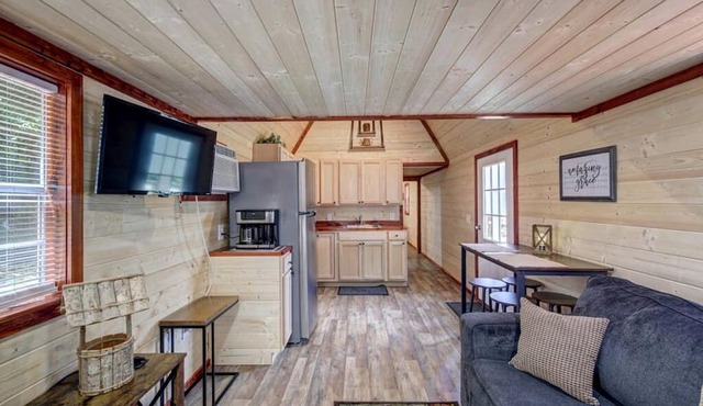 Mountain Glamping Cabin in Hayesville, North Carolina near the Appalachian Trail